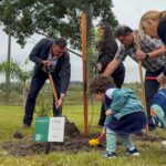 Albisu participó de jornada de plantación de árboles autóctonos por el Día Mundial de la Tierra