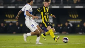 penarol-y-defensor-sporting-empataron-1-1-el-campeon-del-siglo-la-penultima-fecha-del-apertura